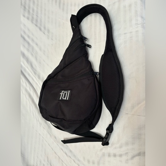 Ful One Shoulder Sling Backpack Black Adjustable Strap - Picture 1 of 16